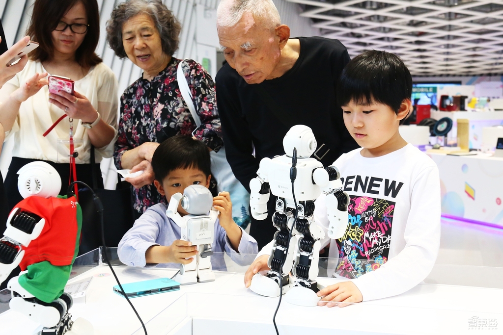 第二届CESEC共时展正式开幕！深圳市民开启全民科技狂欢