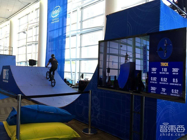 英特尔IDF黑科技盘点:超萌机器人+机械蜘蛛齐上阵