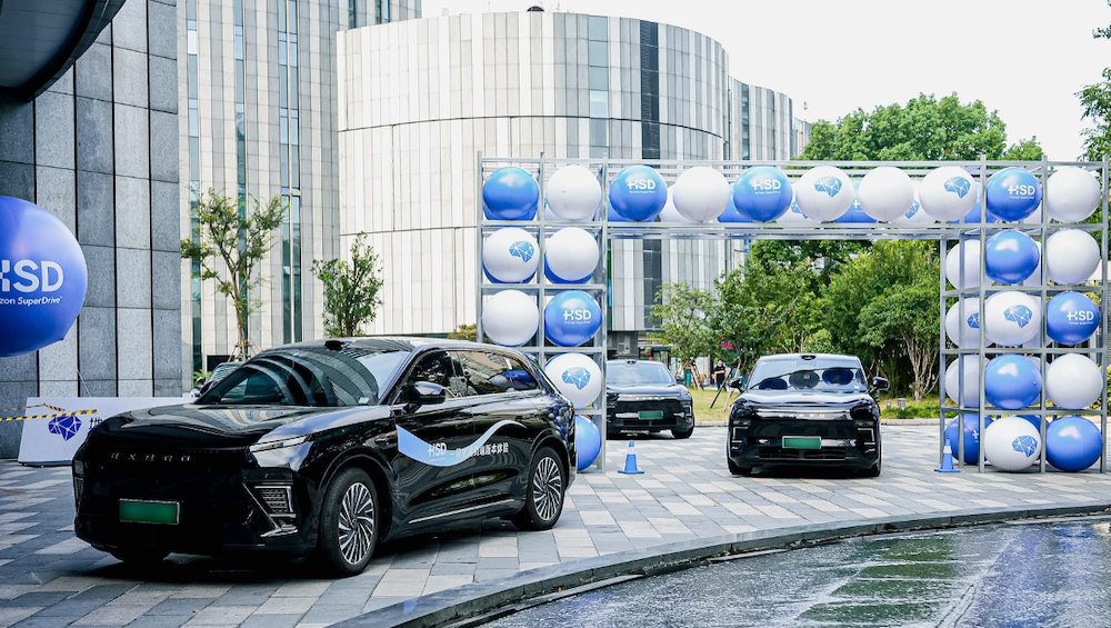 中国版FSD来了?!实测地平线高阶辅助驾驶系统,决策媲美老司机