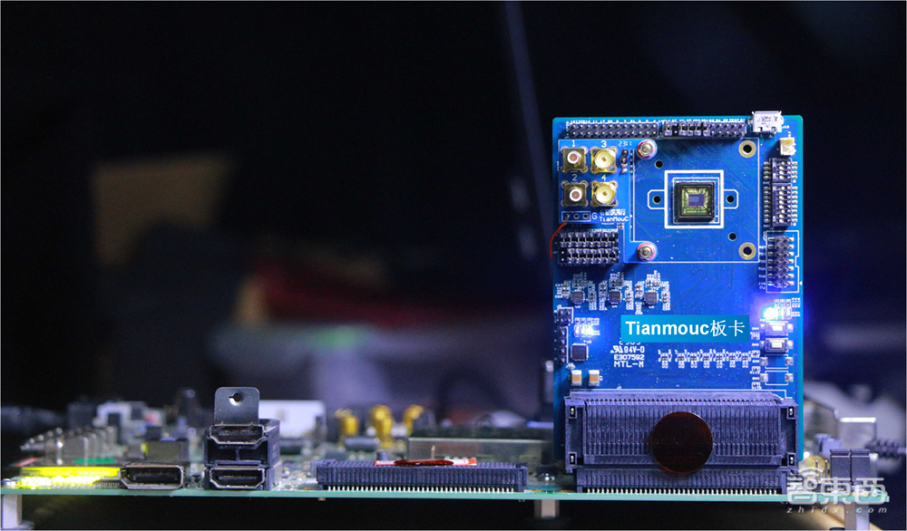 清华计算双“王炸”登Nature!类脑芯片取得重大突破,量子模拟打破国际纪录