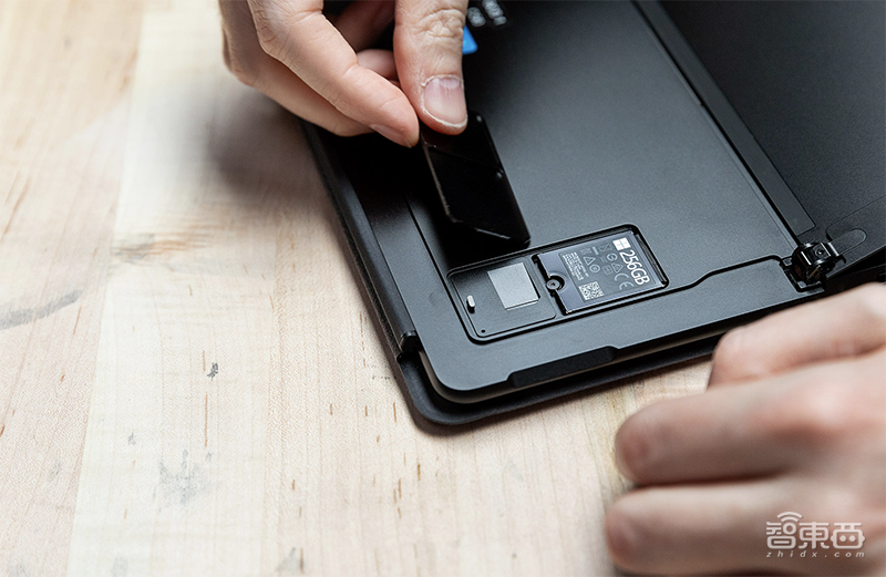 微软双屏手机和PC登场！连甩七款Surface硬件，首用安卓系统