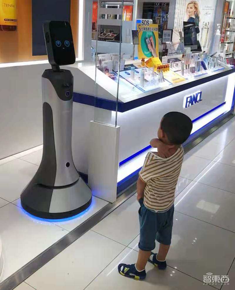 机器人进驻商场，落地使用实地探访