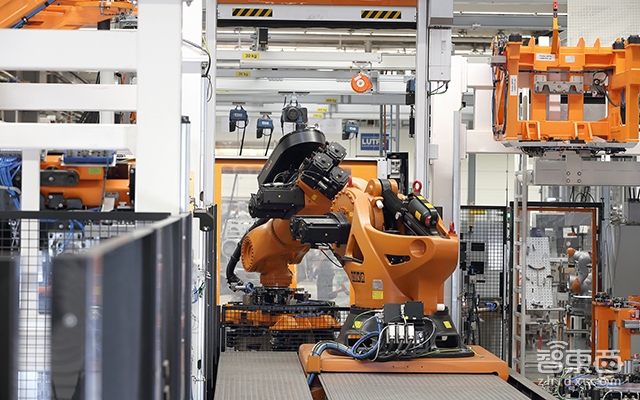 被美的收购522天后 我们走进了库卡工厂