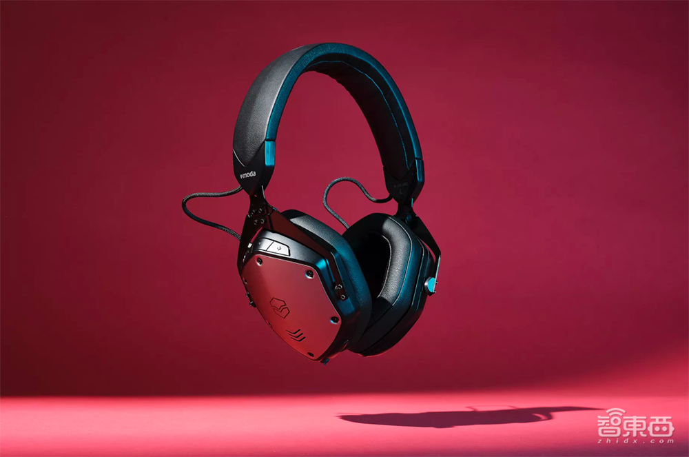 卷轴屏扎堆、三星机器人cos杨过!54年首次云办展的CES怎么玩?