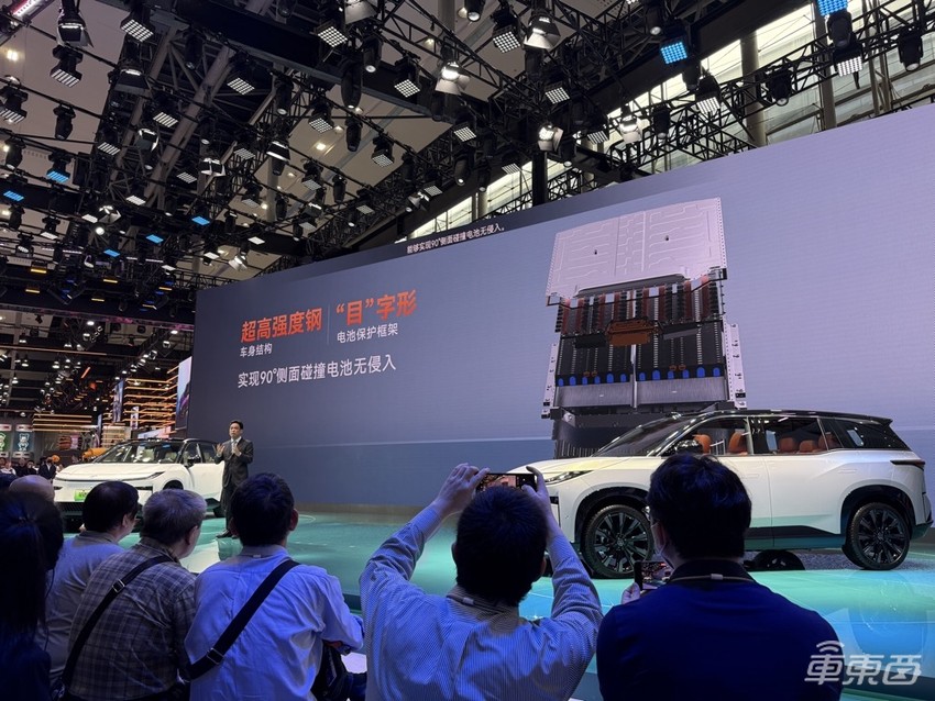 广汽丰田亮大招:铂智3X智驾配置拉满,打响合资车企新势力第一枪