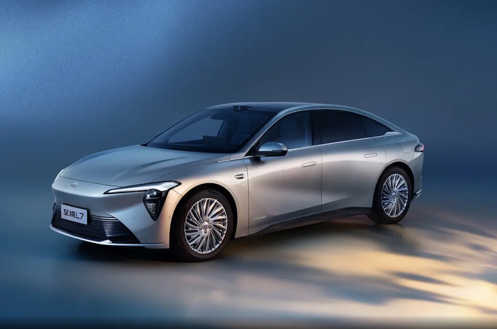 增程车9年销量暴涨8万倍!7大海外车企集体入局,大众回旋镖扎向自己