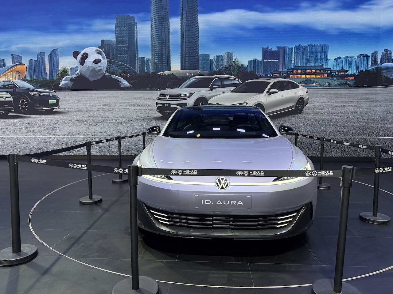 洋豪品牌一个没来！国产车价格战现场开打，暴走3万步看成都车展六大真相