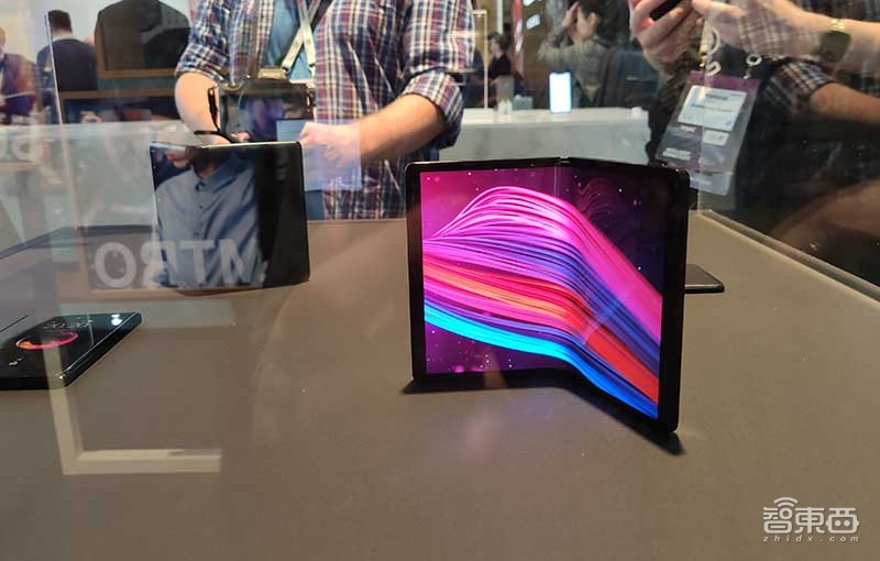 5G折叠屏彻底引爆手机新革命!48小时逛遍巴展纯干货