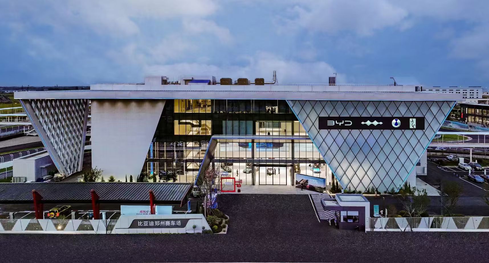 比亚迪包揽三榜第一，中国车企集体改写新能源技术竞争格局