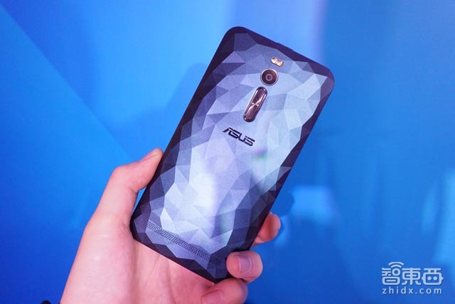 华硕推新款ZenFone:主打自拍续航 售价1299