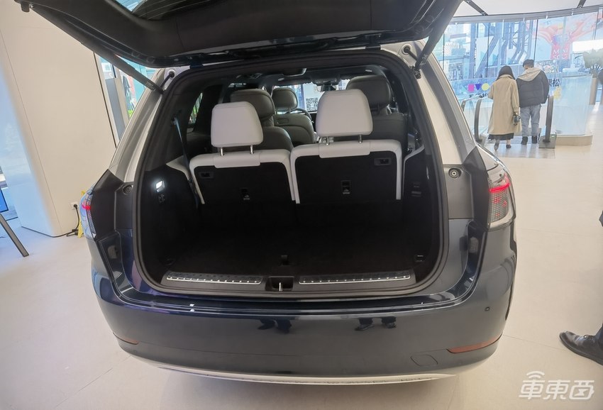 问界M9有多火？BBA车主扎堆体验，有人卖掉百万豪车选择下定