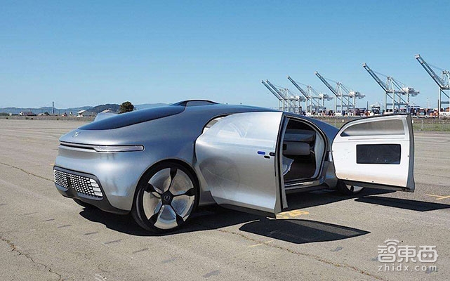 奔驰F015:来自未来的超豪华自动驾驶汽车