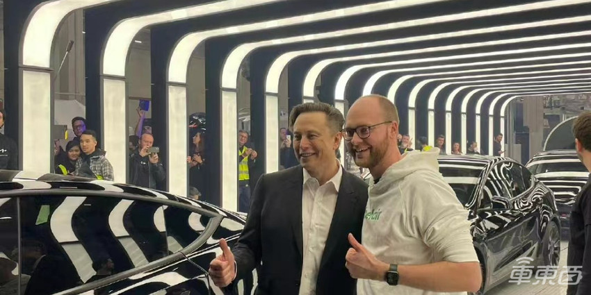 特斯拉柏林工厂正式交付！德国总理到场站台，马斯克再次激情起舞