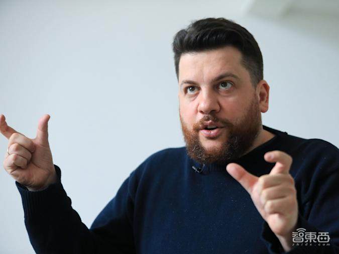 俄罗斯“假”参谋长上线视频会议,AI换脸骗过荷兰外交官