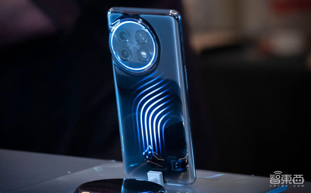 中国科技火遍MWC,AR隔空操控、水冷手机、卷轴屏电脑、还有5.5G!