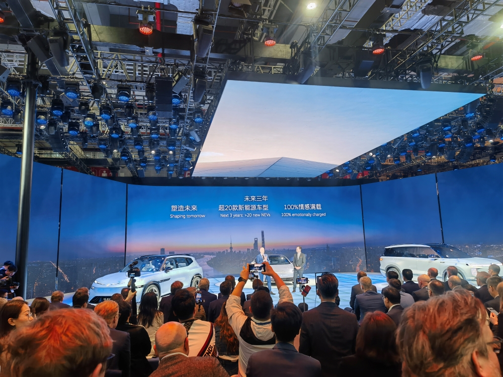 大众首款增程车亮相上海车展!未来三年将推超30款新车