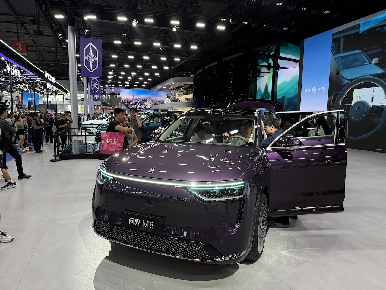 洋豪品牌一个没来！国产车价格战现场开打，暴走3万步看成都车展六大真相