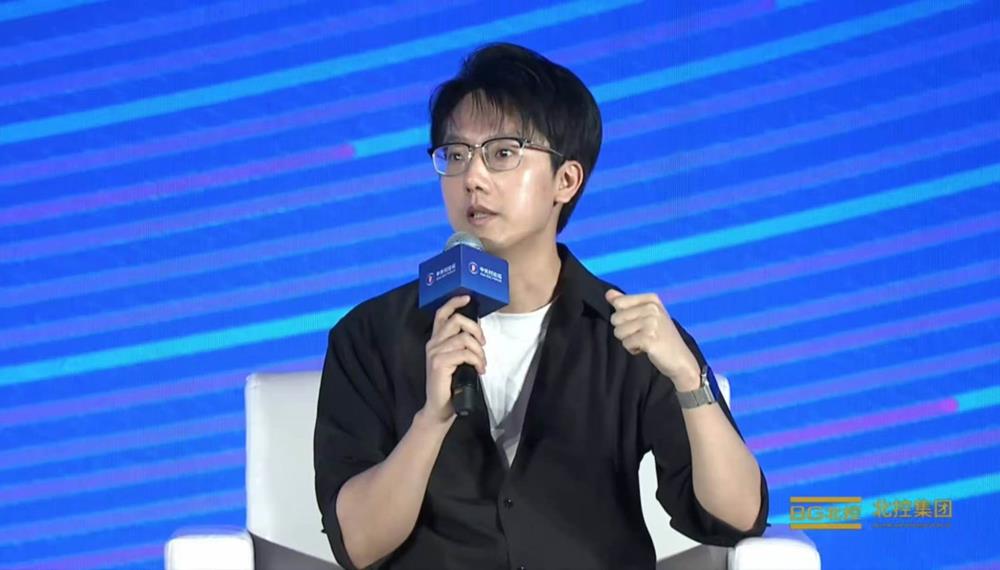 杨植麟主持、罗福莉张鹏抛干货,这场“龙虾局”把AI未来聊透了