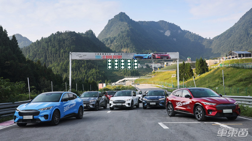 试驾福特野马纯电SUV：高性价比电动肌肉车！