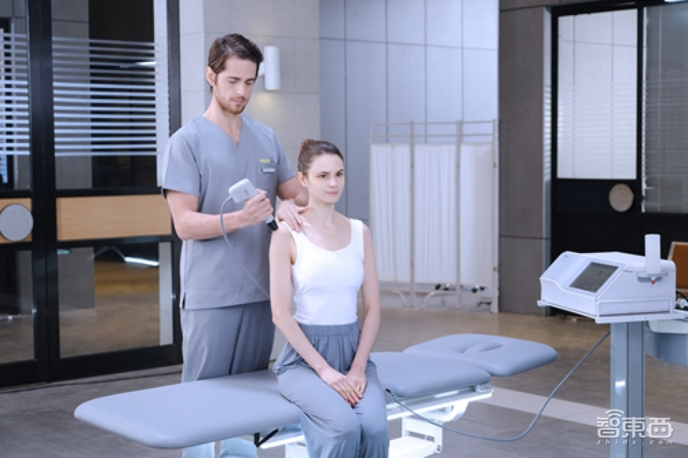 他用机器人，圆了残奥会冠军的“行走梦”