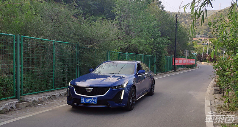 试驾凯迪拉克CT5 凭借越级运动性能否挑战德系三强？