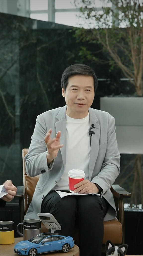 三天锁单超3万台!雷军揭秘新SU7销售战况:5万人试驾,排队3小时