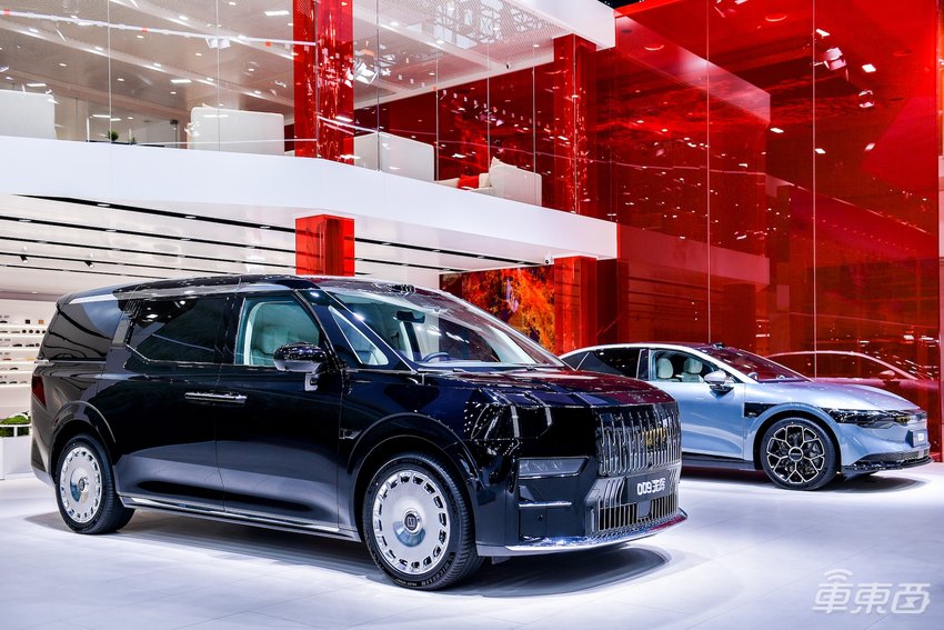 极氪MIX全球首秀,极氪全系车型亮相北京车展,全球首发浩瀚-M架构