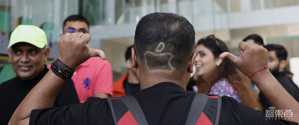 苹果印度首家零售店落地，库克现身，印度市场布局再提速