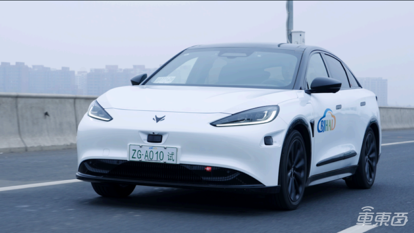 极狐大秀科技实力，三电、智能化、安全升级，2025年量产无线充电