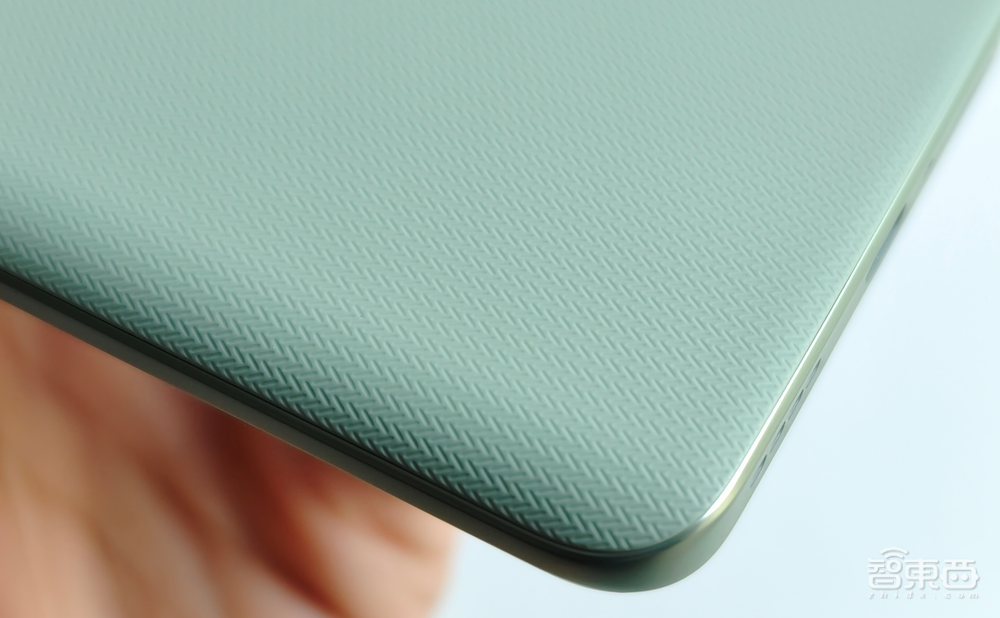 真我GT2首发体验：玩《原神》不烫手，充电10分钟看剧3小时？