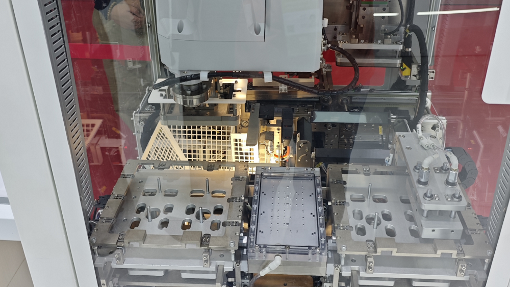 我们逛了链博会1.4万平数科馆,深扒黄仁勋盛赞的“中国供应链奇迹”