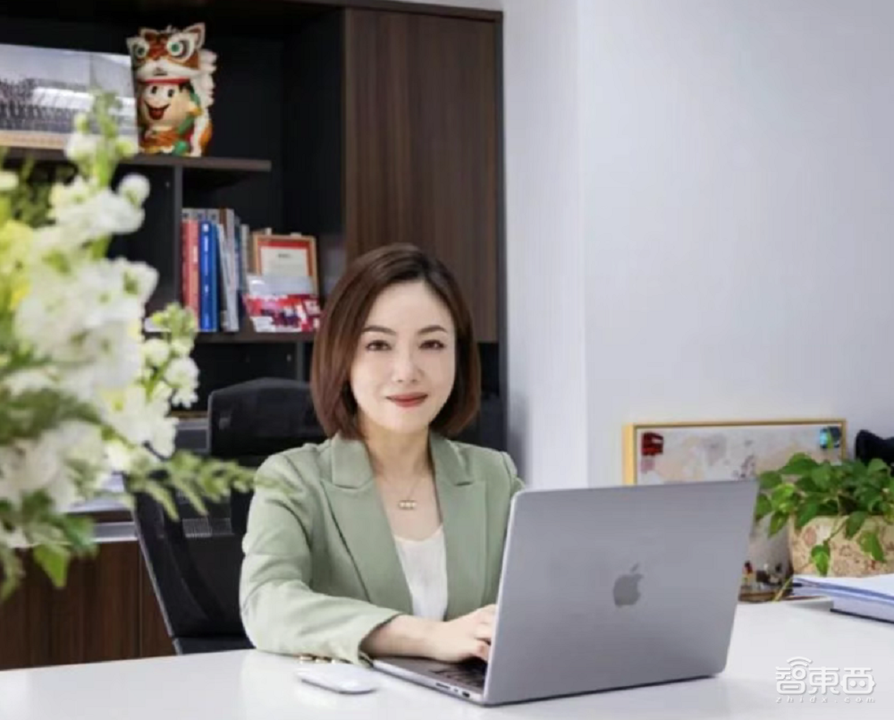 DeepSeek被点名表扬!17位两会代表热议AI,电车牌换配色赢网友狂赞