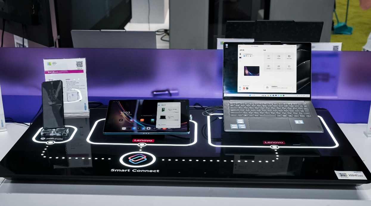联想一口气秀出200多项技术产品，数十个智能体同台，还有太阳能PC和4D游戏本