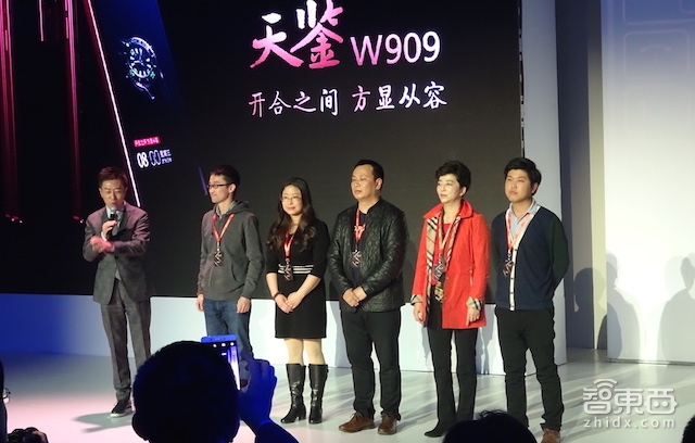 人手滑屏的时代 金立3999元推双屏+实体按键翻盖手机