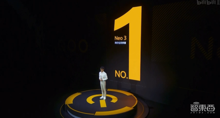 给手机加块“显卡”?换一种思路死磕性能,iQOO Neo5 2499元起