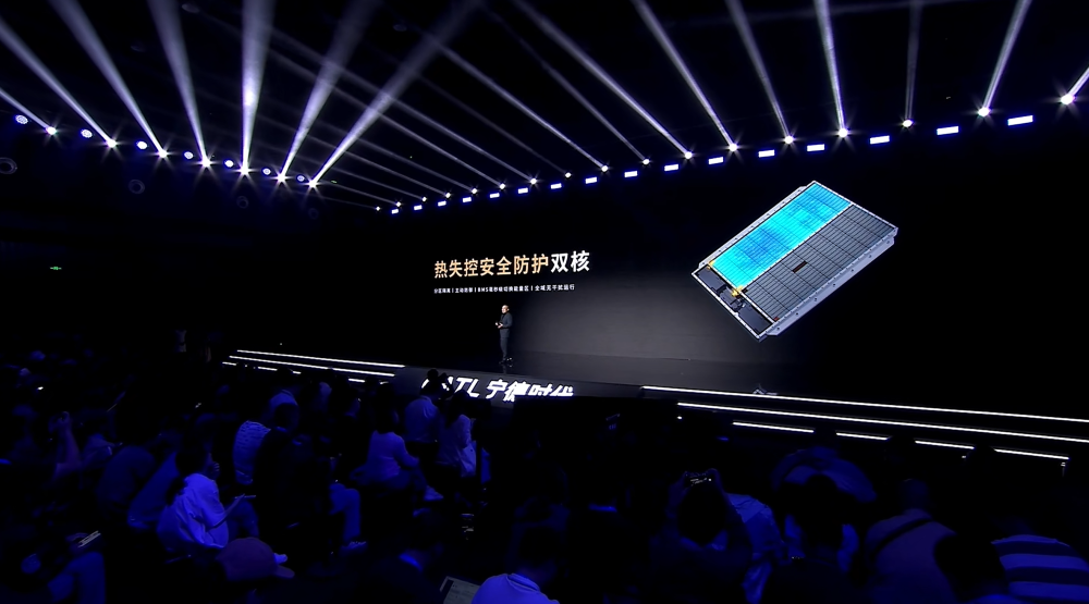 1秒2.5公里！宁德时代给油车判死刑，新电池纯电续航破1500公里