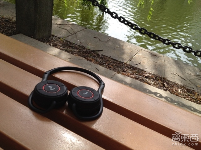 戴上后简直想冲出去跑步 – 魔调智能无限运动耳机体验