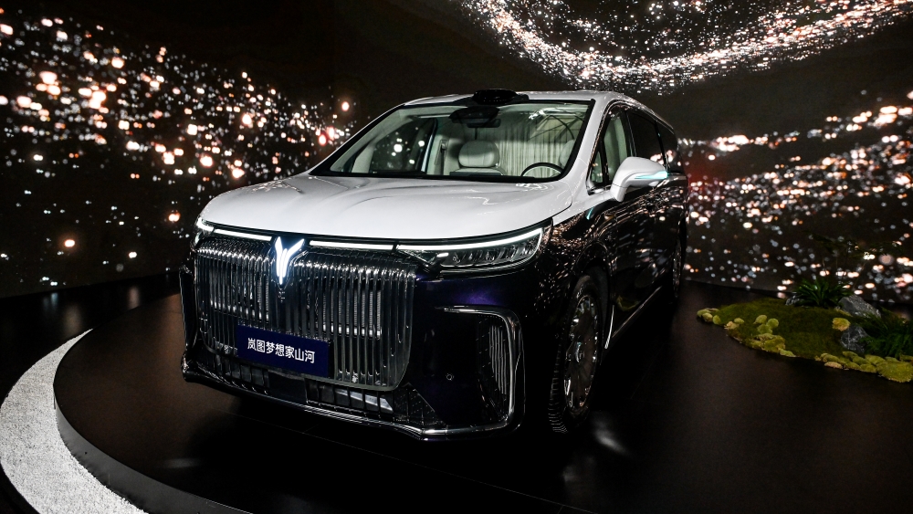 上市18小时订单破万！新款岚图梦想家32.99万起售，上车华为ADS 4与鸿蒙座舱5