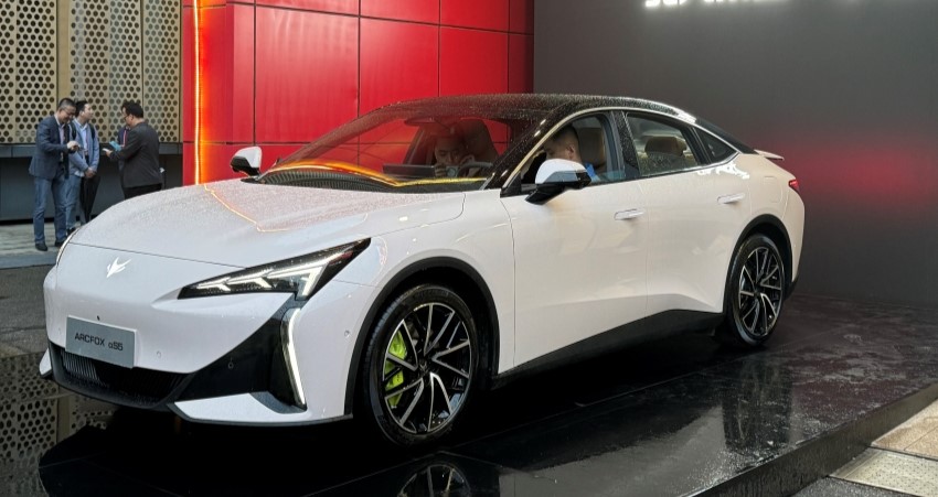 17.48万起！极狐阿尔法S5开启预售，最高续航708公里