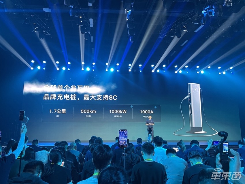 岚图秀智能化肌肉,座舱集成语音大模型,将上车华为智驾