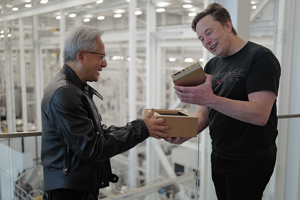 1PFLOPS算力!英伟达最小AI超算DGX Spark交付