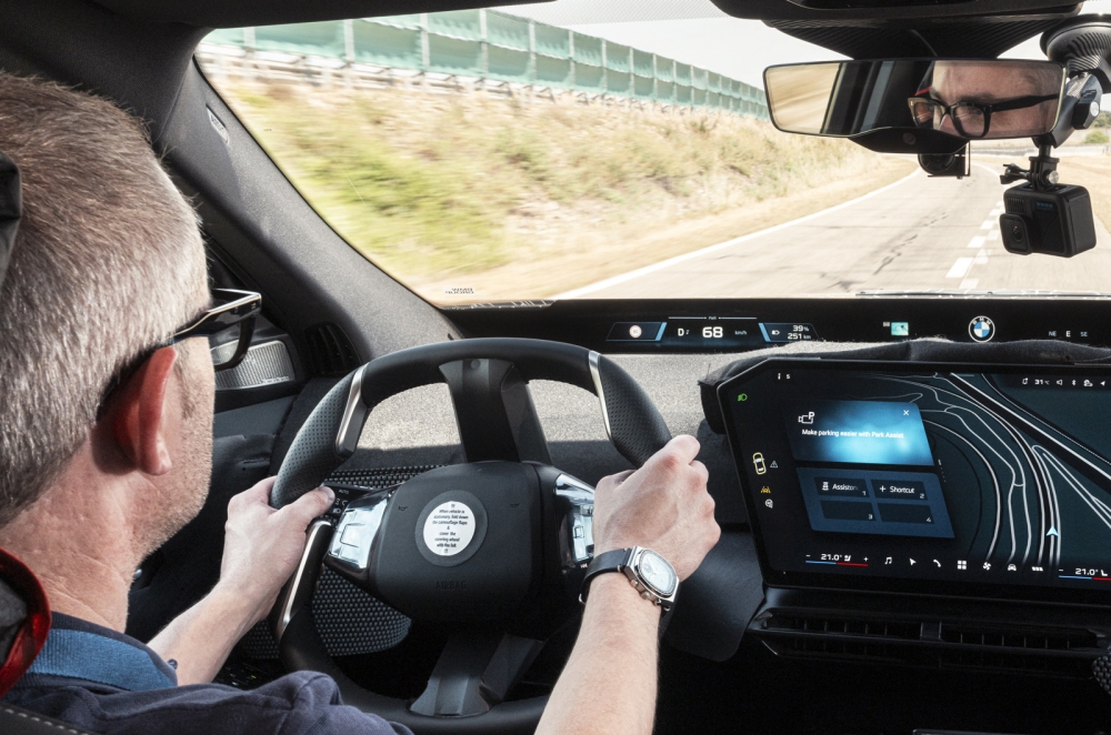 宝马新世代iX3即将发布！全新内外饰设计，上车鸿蒙系统+Deepseek