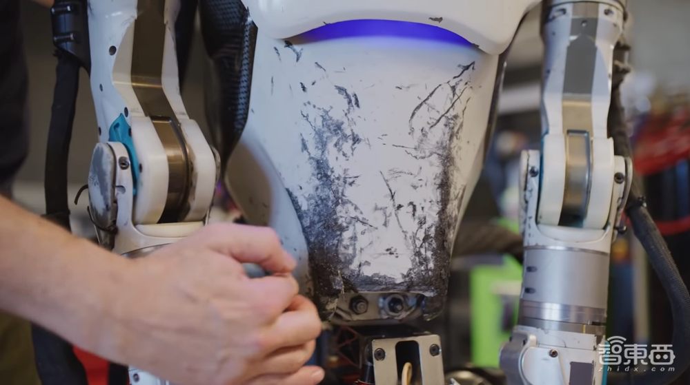 波士顿动力机器人如何“成精”？深扒跑酷王Atlas六年进化