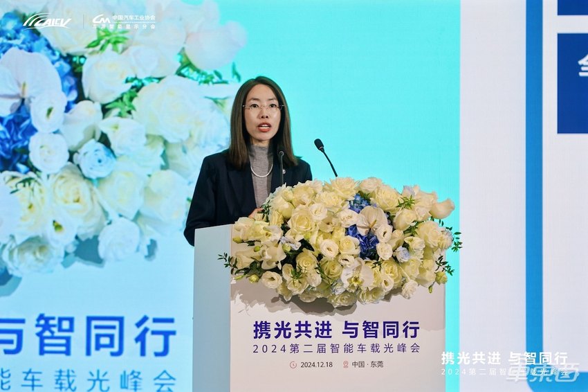 第二届智能车载光峰会举行，华为首批智能车载光认证合作伙伴完成签约