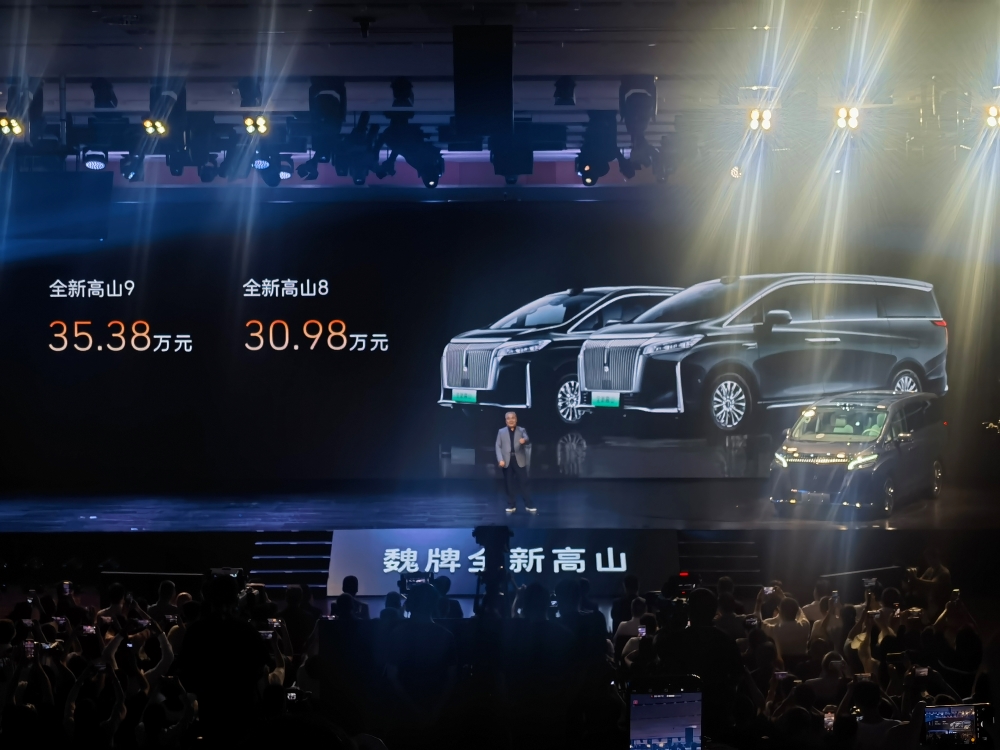 魏牌全新高山30.98万起售！全系标配智能驾驶辅助系统，支持车位到车位