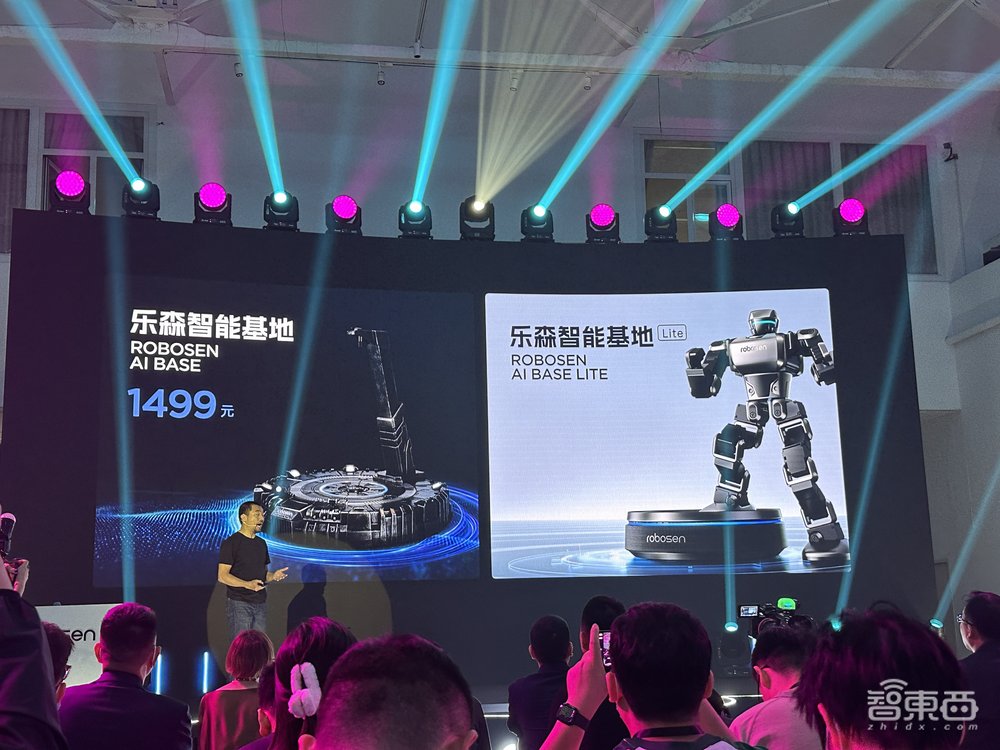 变形机器人用上AI大模型!现场表演高难度瑜伽,能表现100+种情绪