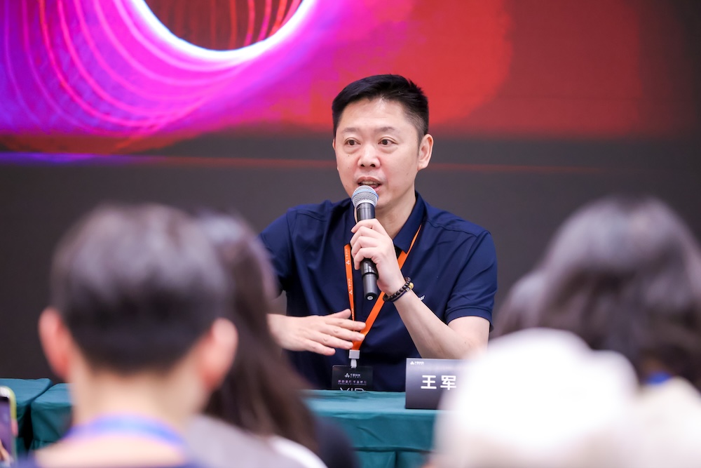 千里科技高管回应“打造第二个华为” !披露智驾合并进展,将在单城部署千台Robotaxi