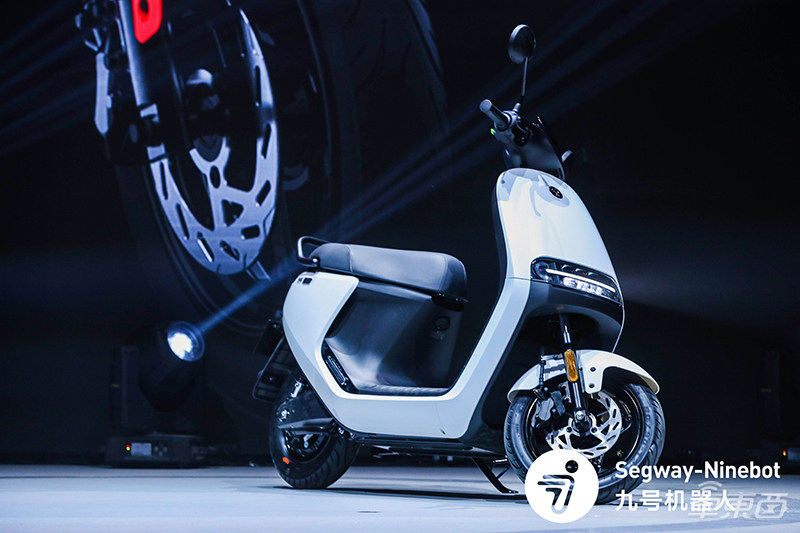 九号机器人发布四款两轮电动车 最快百公里加速3s,还能玩自动驾驶