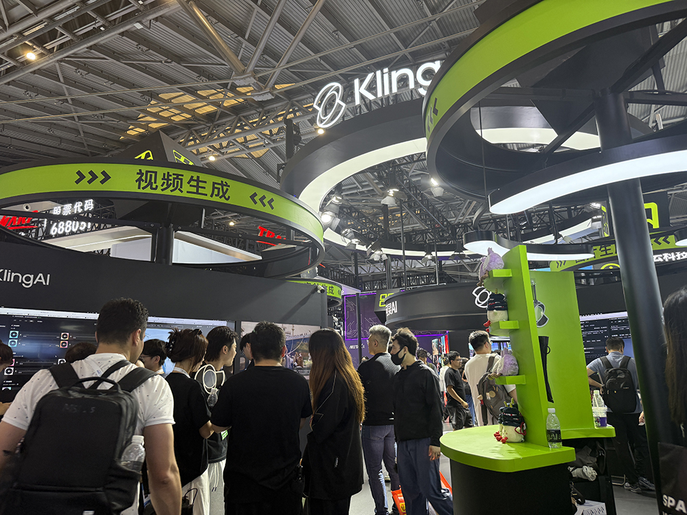 人工智能大會徹底引爆！展區(qū)水泄不通，門票炒到2000多，暴走3萬步帶來最全看點