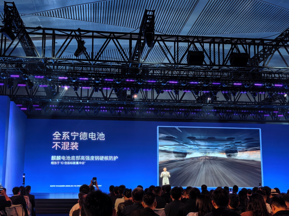 阿维塔双车齐发!搭载华为896线激光雷达,升级智能底盘